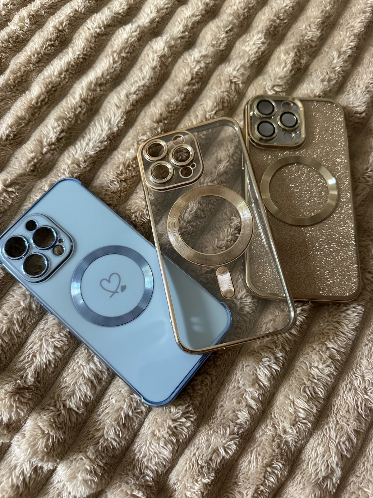 Cache / coque iphone 14 pro max ( les trois à 55dn)