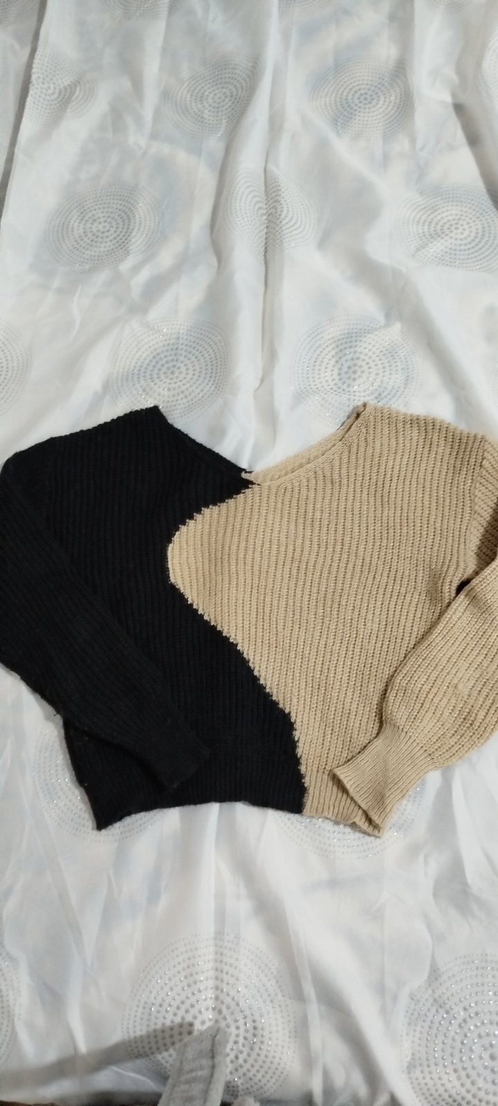 Pull noir et beige