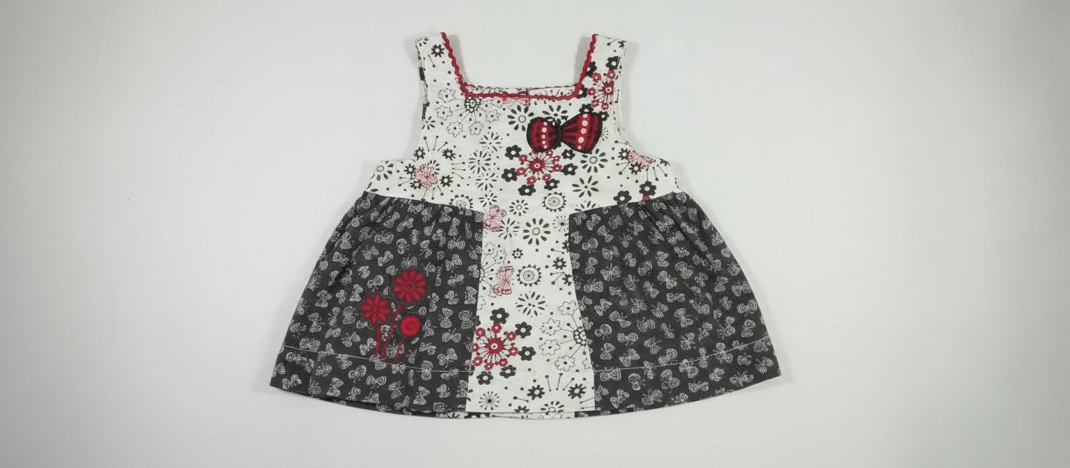 Petite jolie robe brodée 