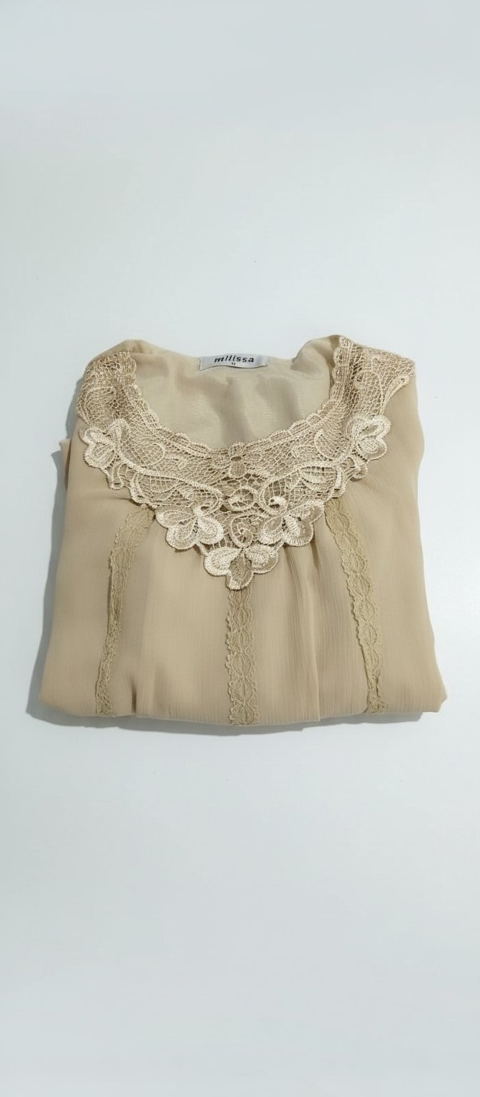 Chemise beige au dentelle 