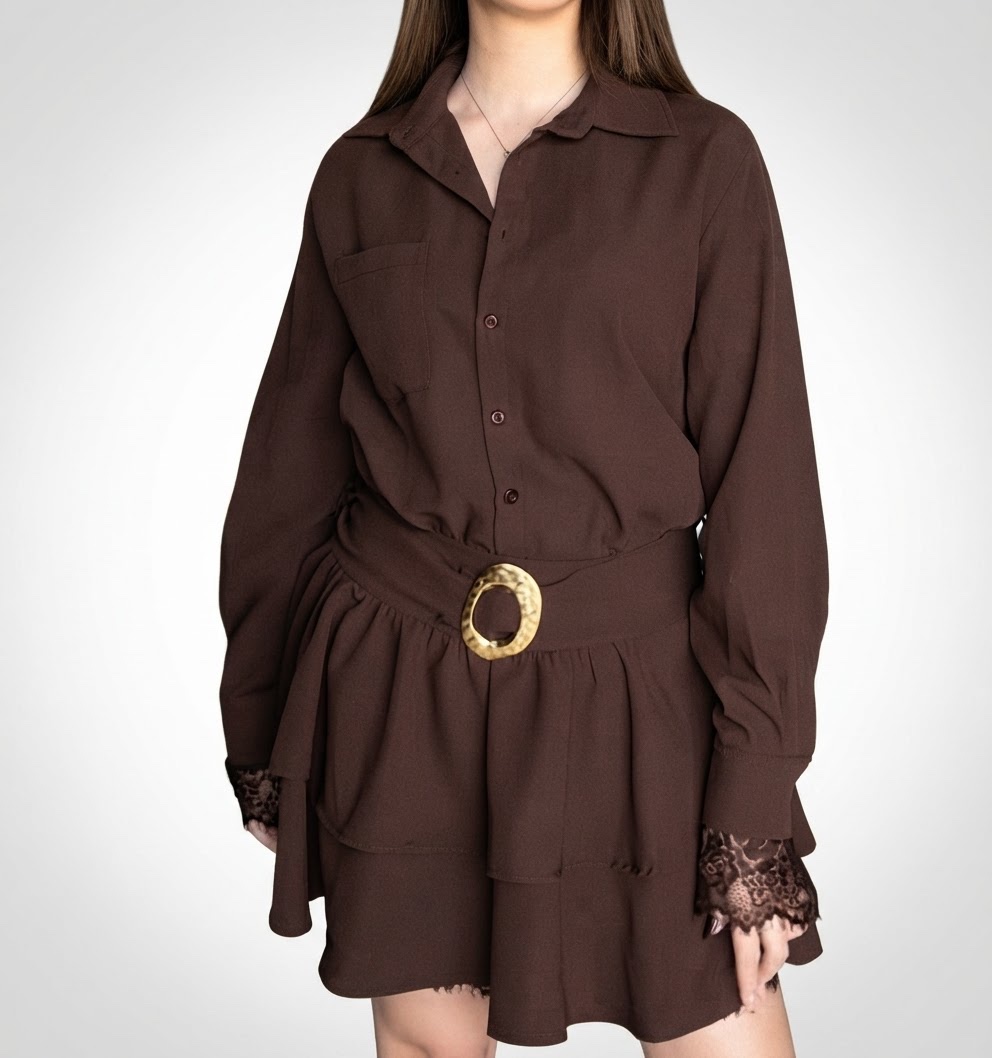 Robe marron en dentelle