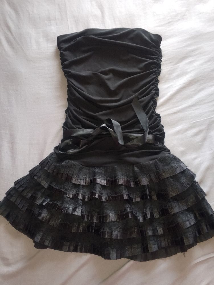 Robe noire trop coquette 