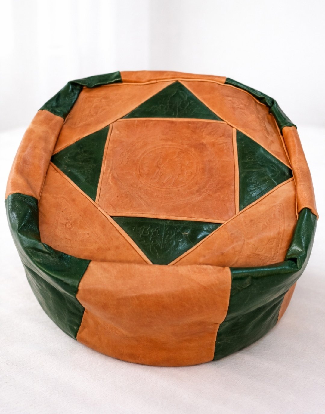 Pouf artisanal en cuir veritable 