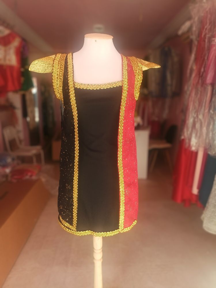 Tenue 2 pièces traditionnel. 