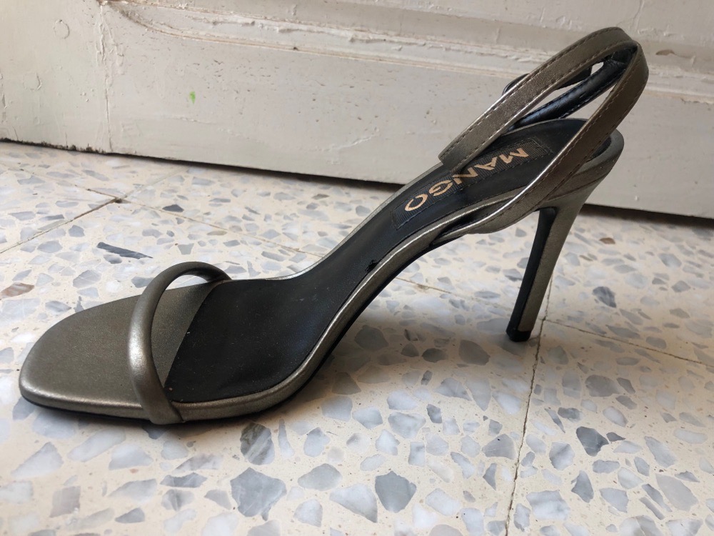 Sandales gris a talons hauts 