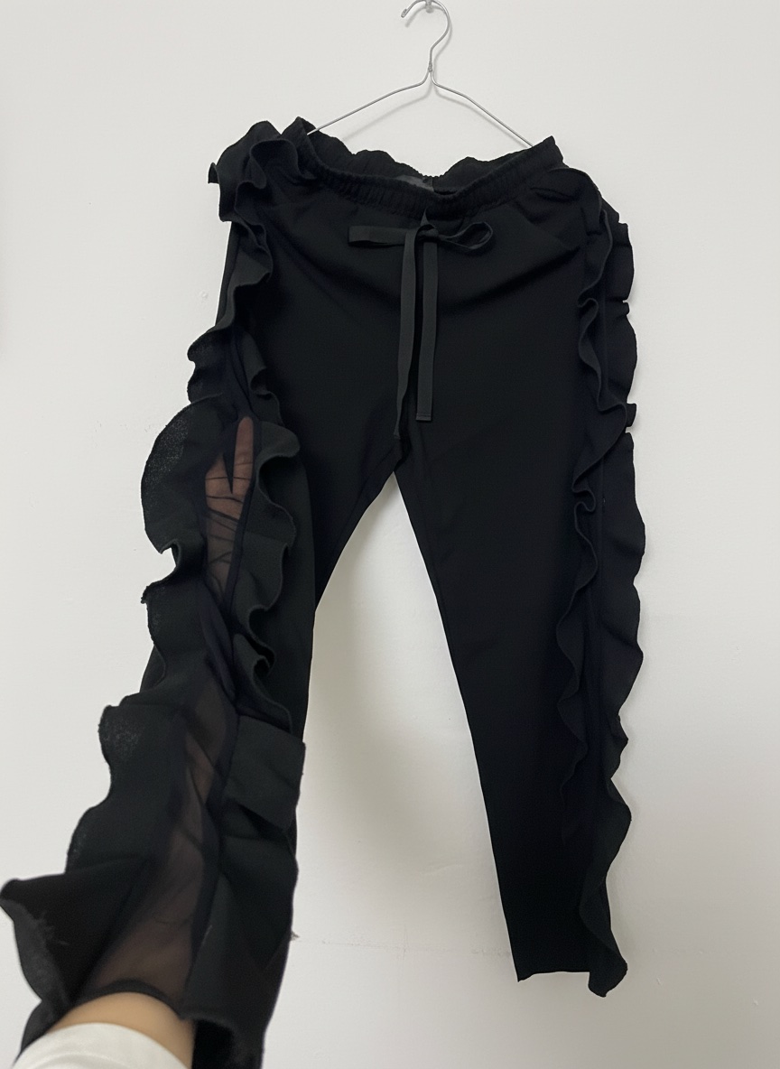 Un Pantalon Stylé avec cotés en Tulle 