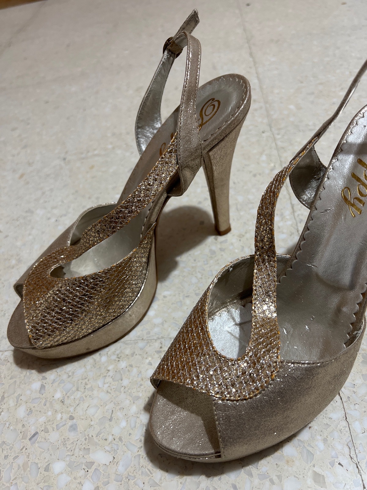 Talons dorés