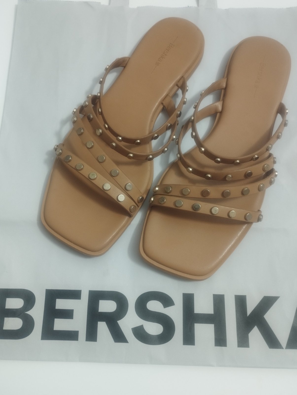 Claquettes Bershka pointure 38