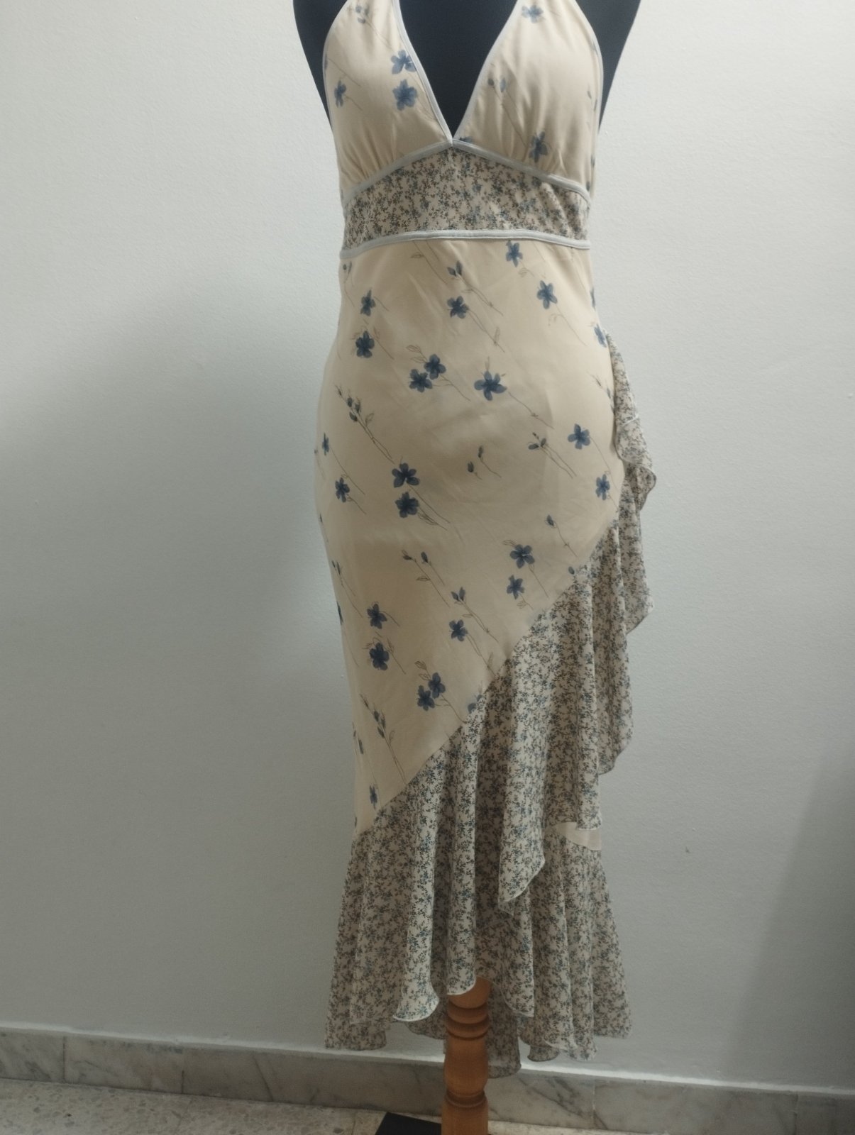 Robe avec volant 