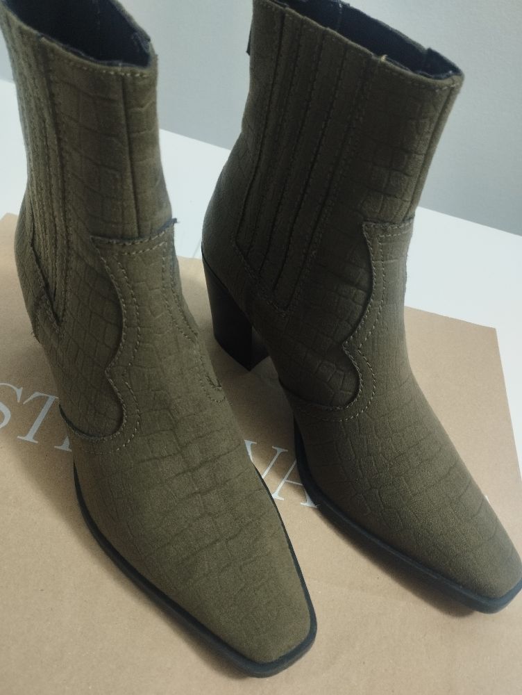 Bottines Stradivarius presque neuve pointure 38