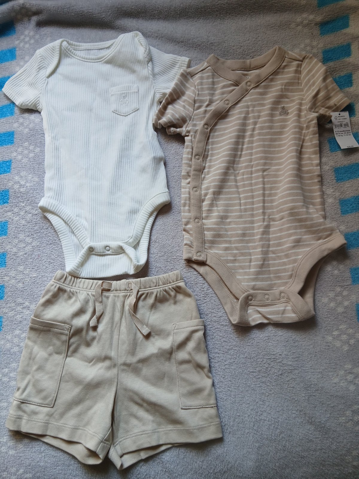 Vêtements pour bébé importés 🇨🇦 neufs avec étiquette  marque Gap🏷 