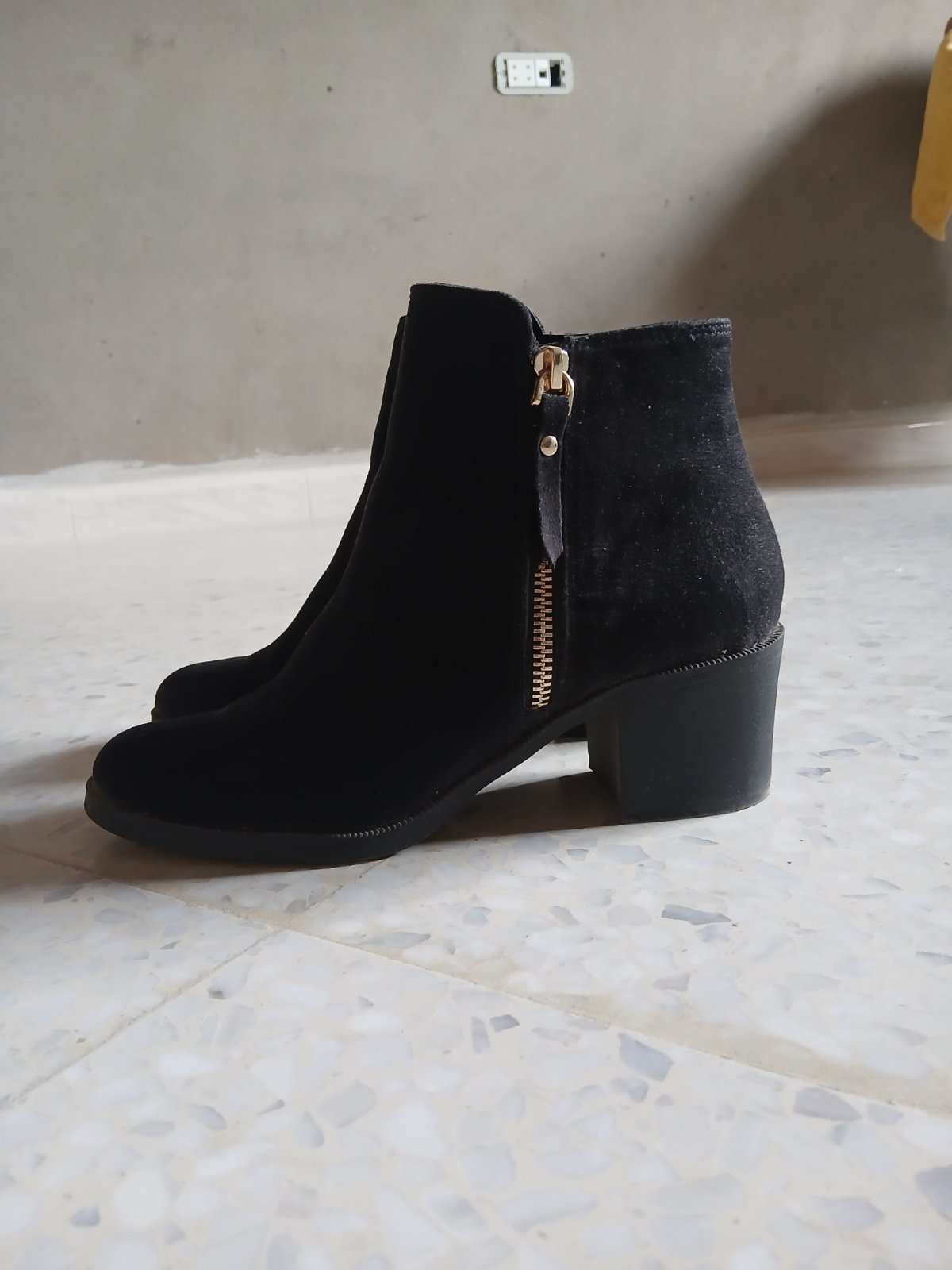 Bottines en daim porté que très peu en parfait état importée 🇲🇫✨️