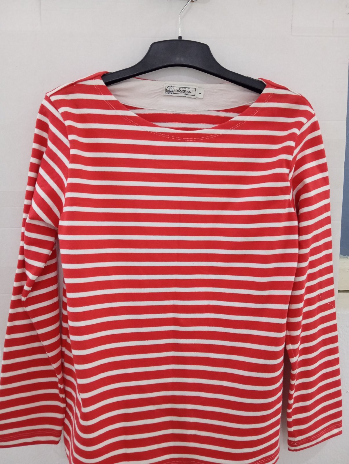 Marinière classique à manches longues, un basique intemporel de la garde-robe française