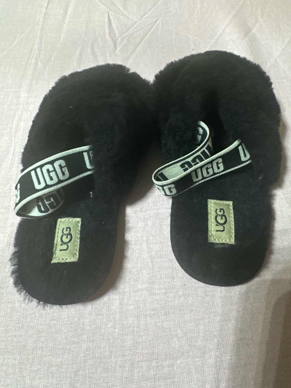 UGG noir pour fille