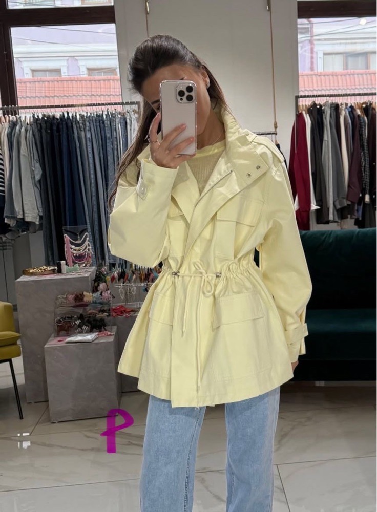 Trench court Bershka