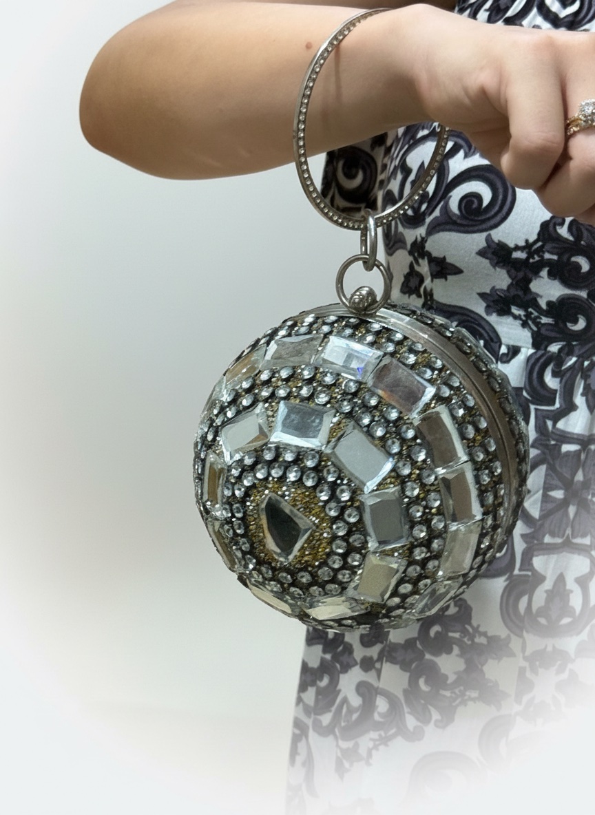 Sac de soirée rond argenté effet bijou