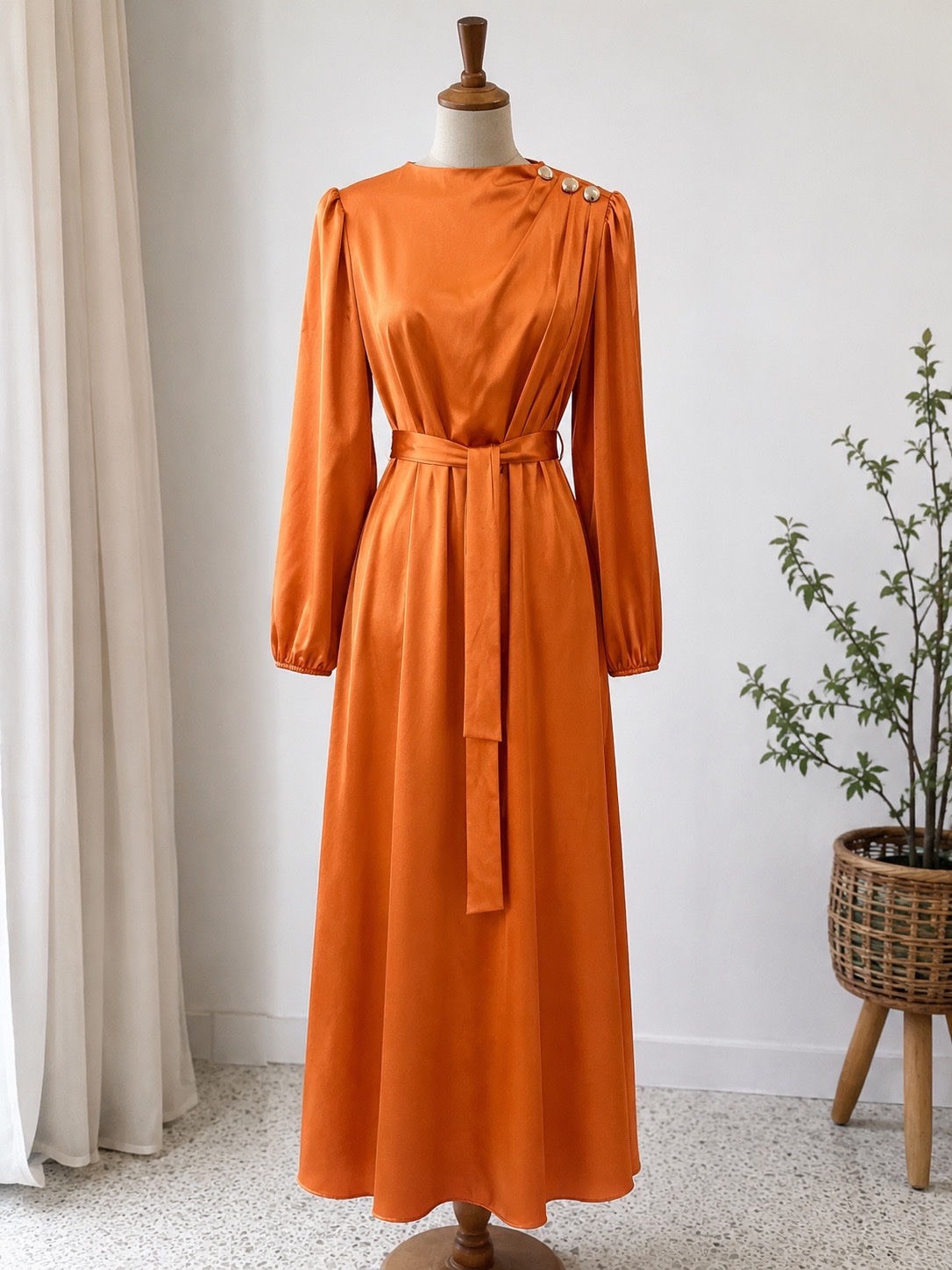 Robe satinée