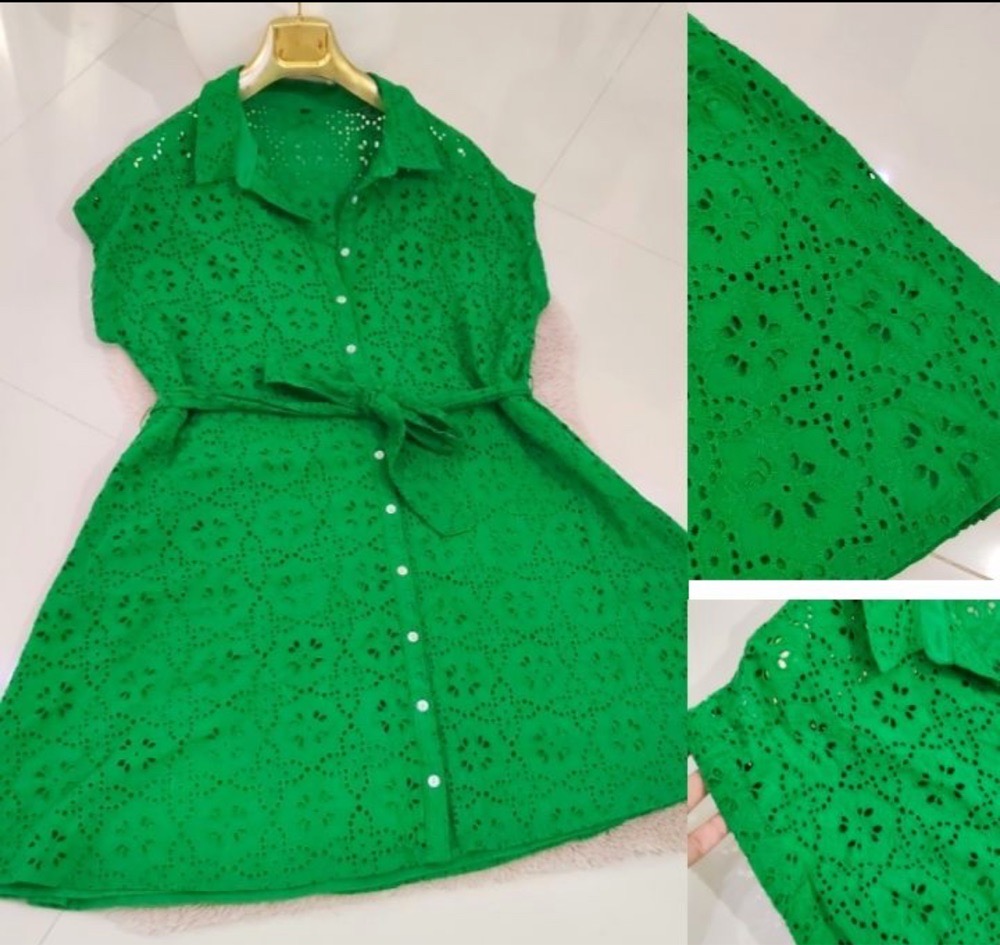 Robe verte à broderie 