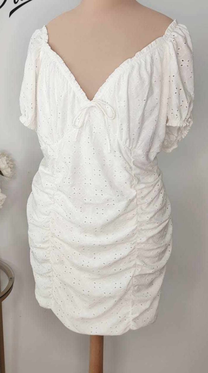 Robe blanche broderie anglaise 