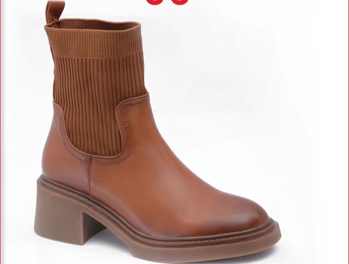 Boots en camel pointure 42 mais il chausse 43 aussi 