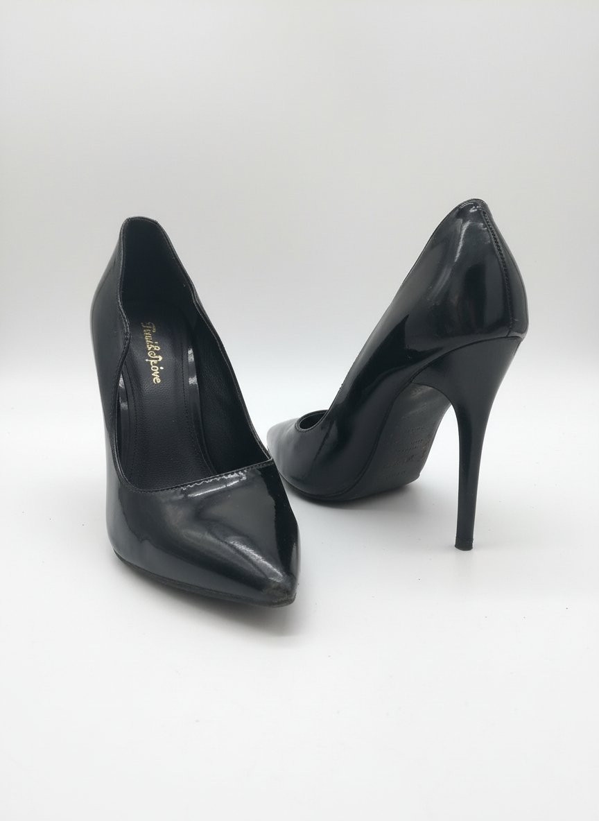 Talons aiguilles noirs élégants 👠