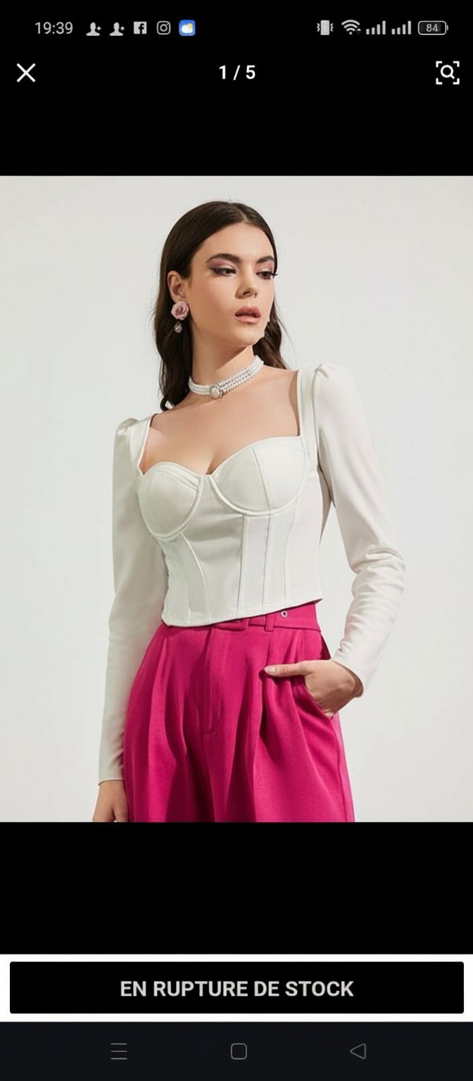 Un top blanc en cuir 