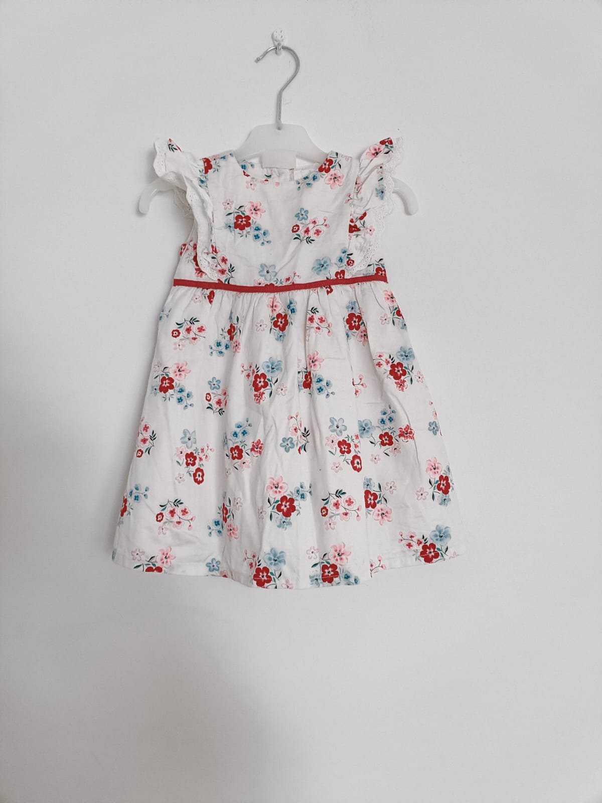 Robe neuve pour fille