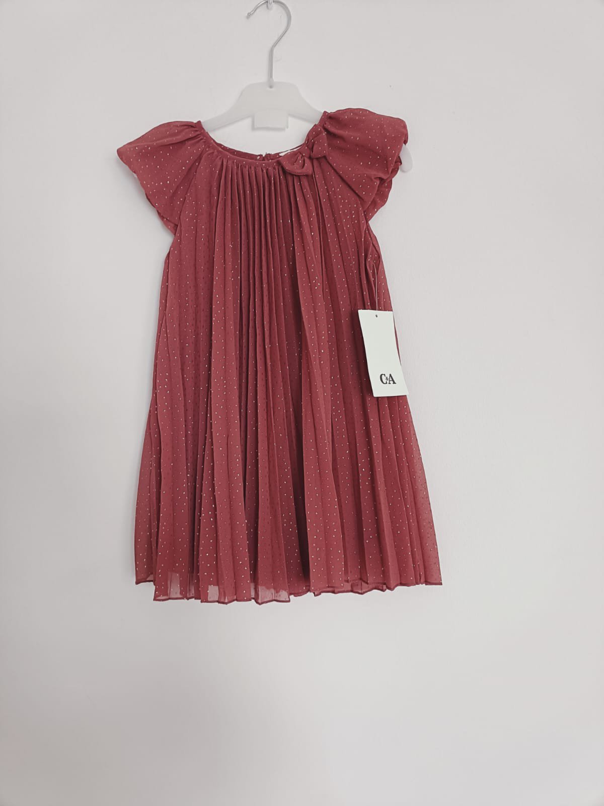 Robe neuve pour fille