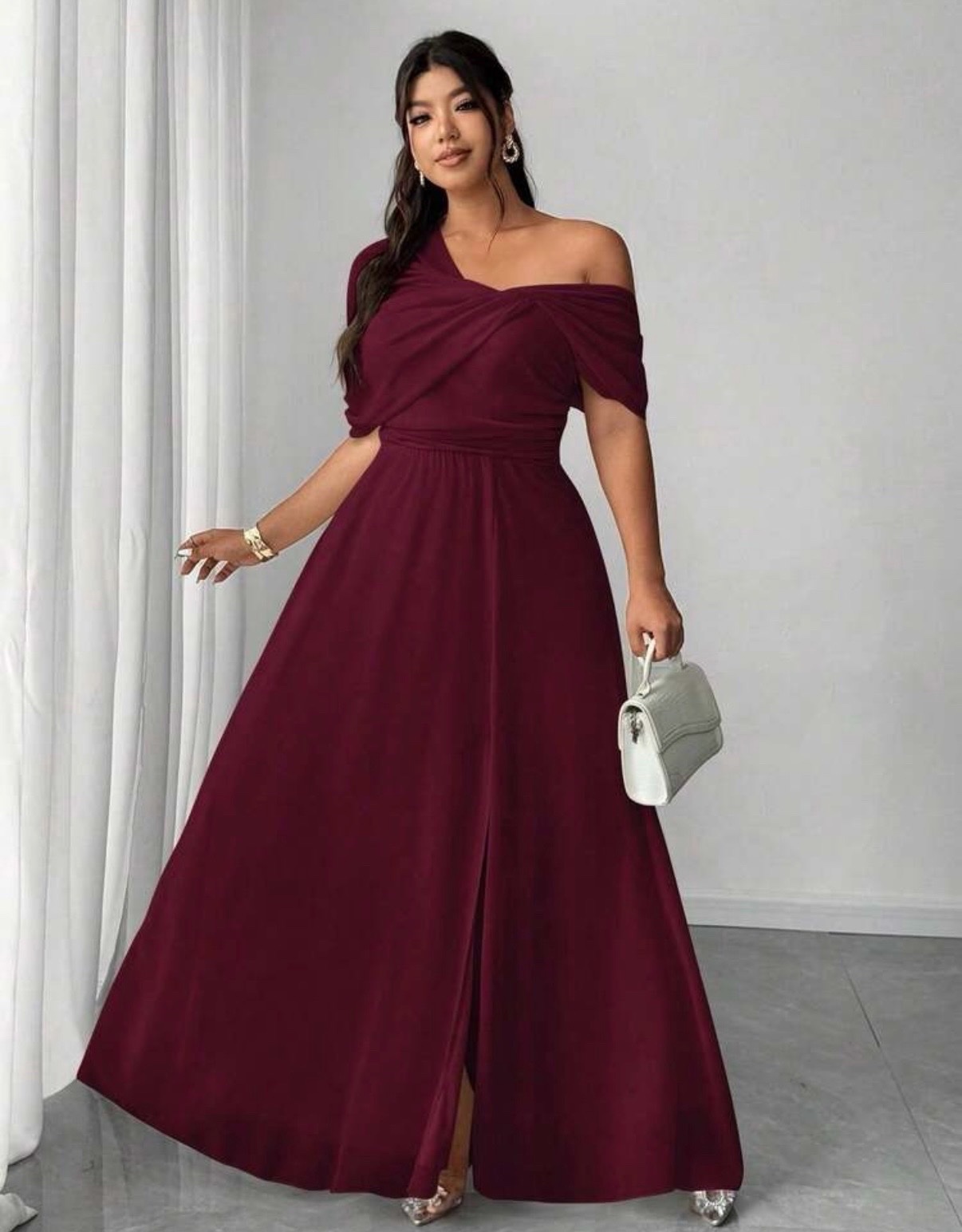 Robe rouge bordeaux