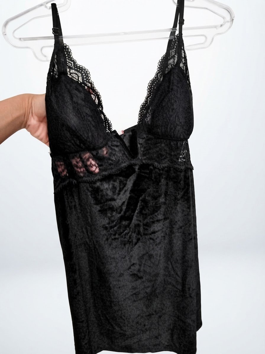 Haut en velour et dentelle neuf