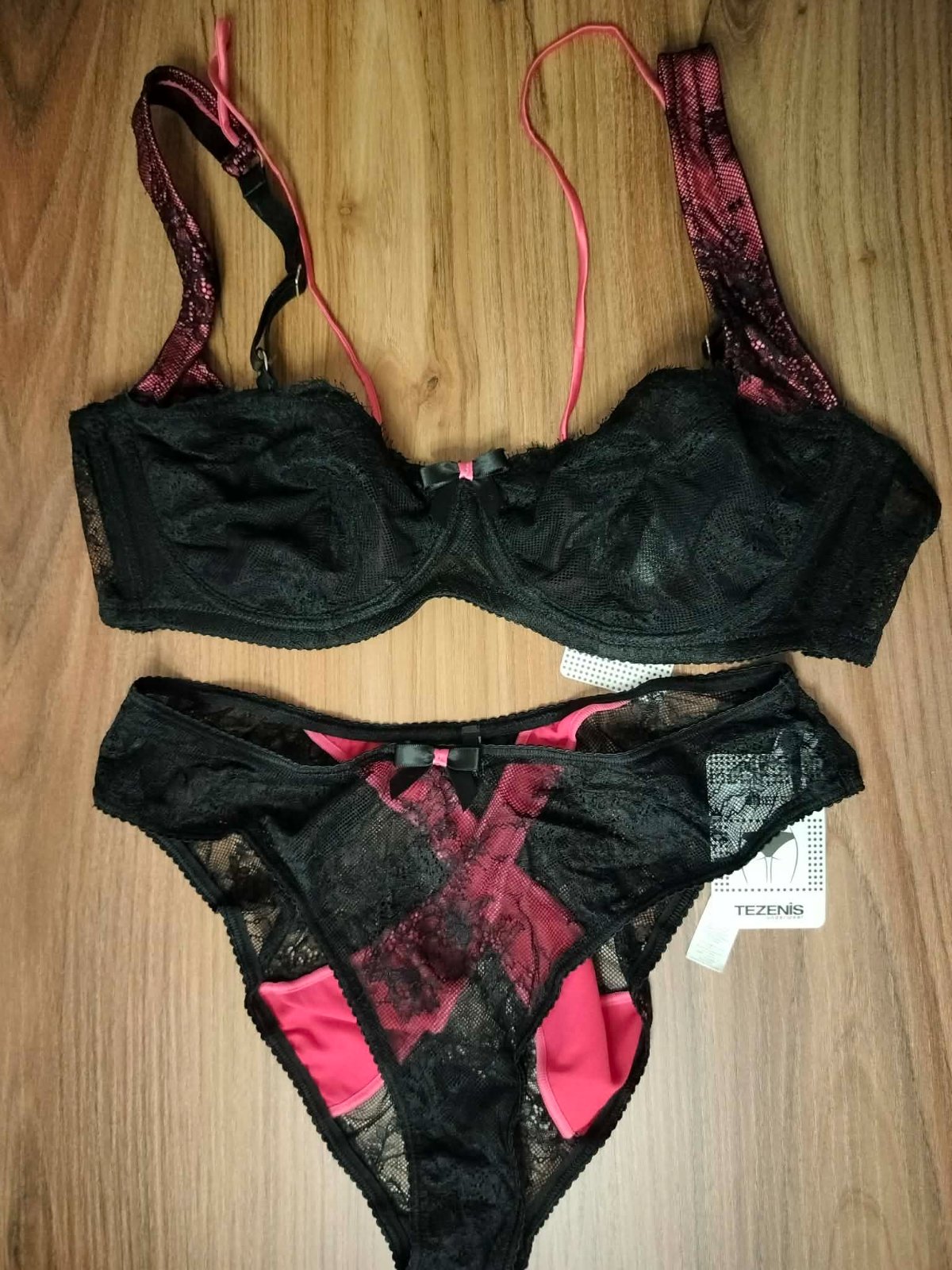 Set en noir et rose