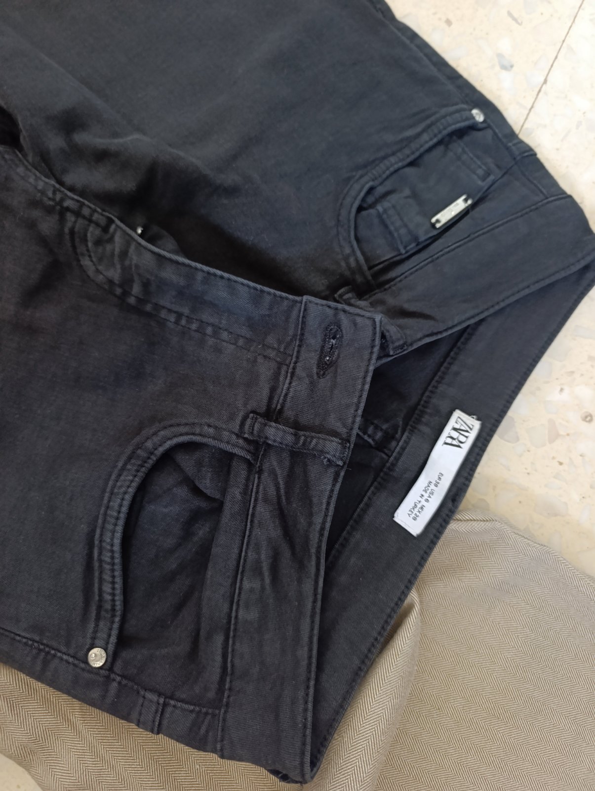Lot de 4 pantalon ylabsou S et XS  forsa