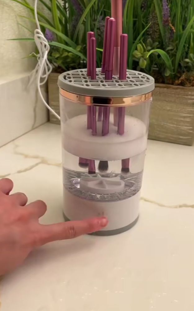 Nettoyeur de maquillage électrique très pratique 