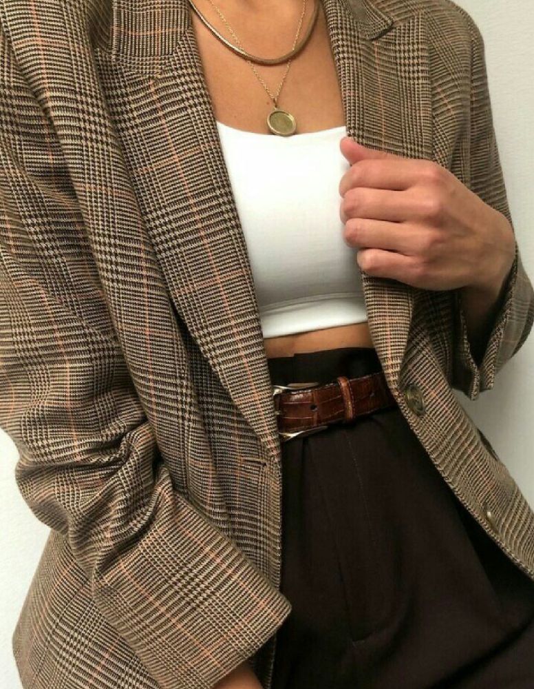 Très jolie blazer t9tel neuf et tendance avec un sachcol gratuit 🤎🤎🤎