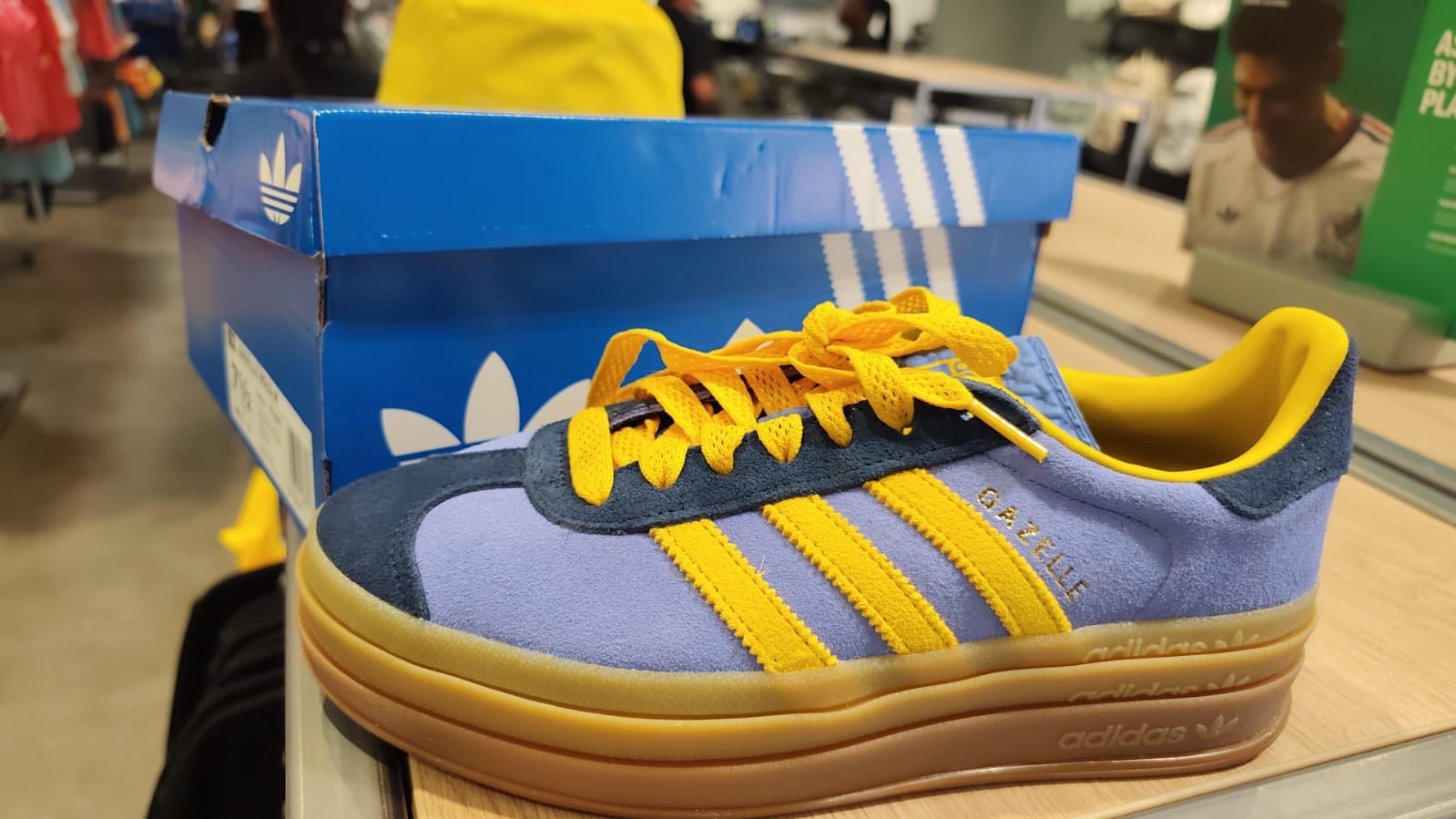Adidas Gazelle Bold NEUVES (Authentiques - Importées de Miami) – Pointure 39