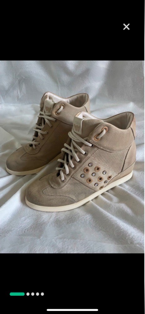 Chaussure avec des strasses