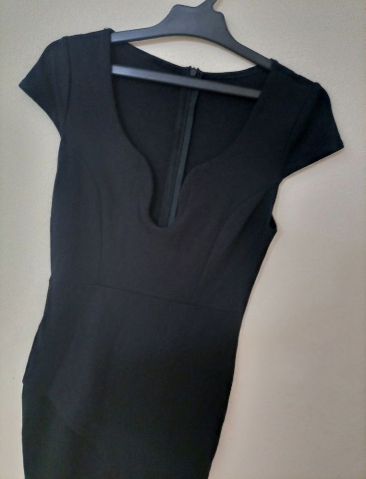 Petite robe noire crayon 
