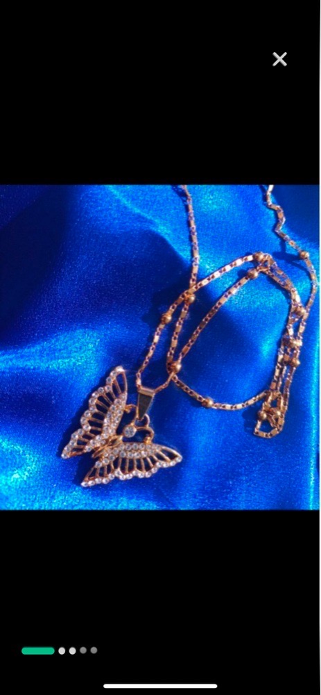 Collier mi-long motif papillon en acier inoxydable