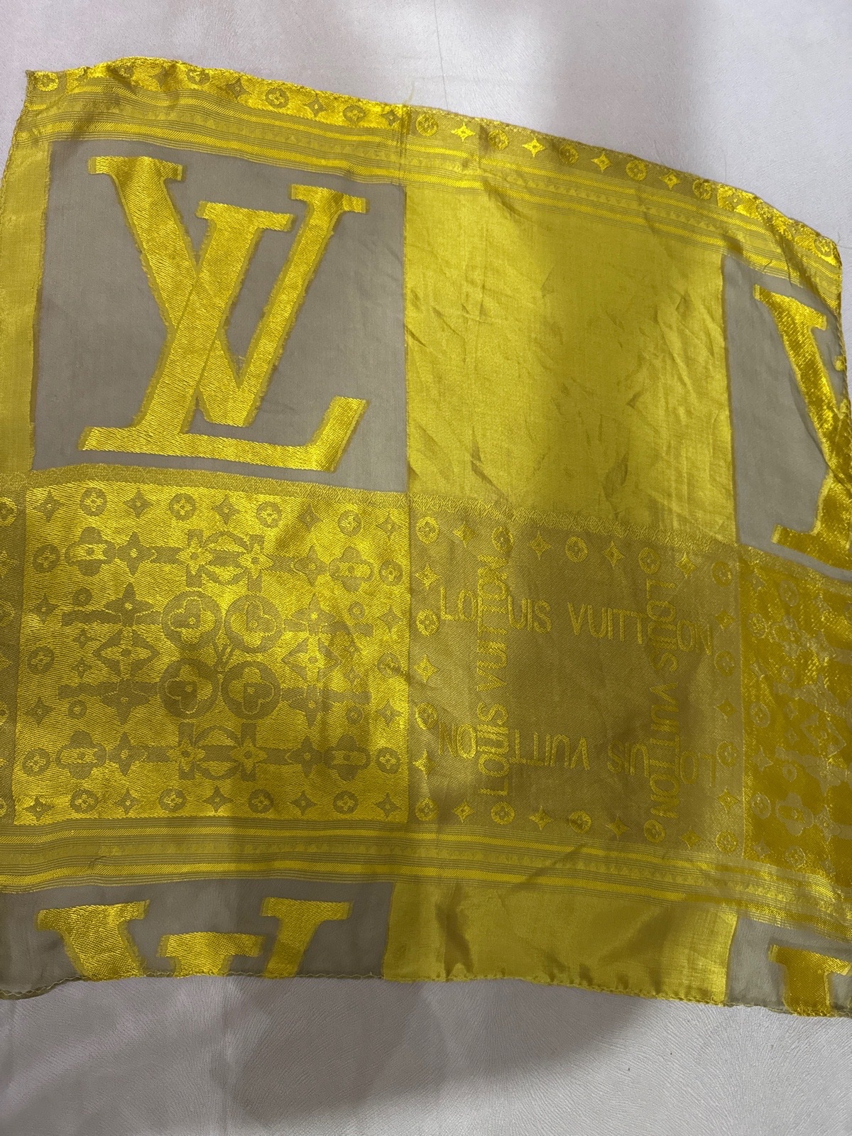 LV petite foulard monogramme neuf