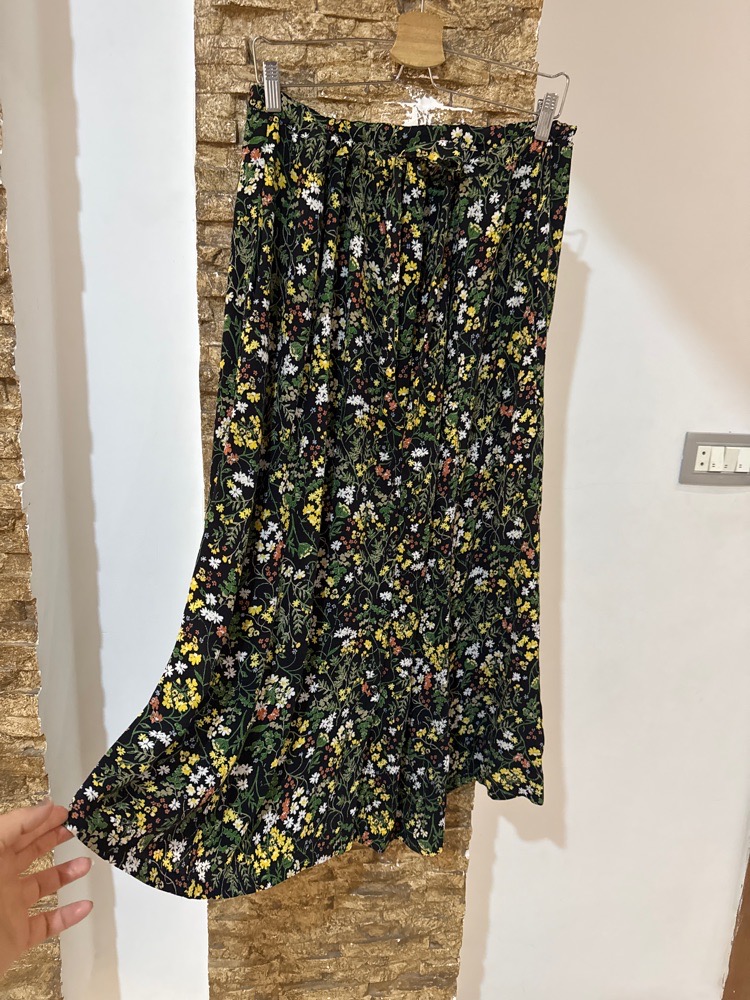 H&M jupe midi floral boutonné neuf