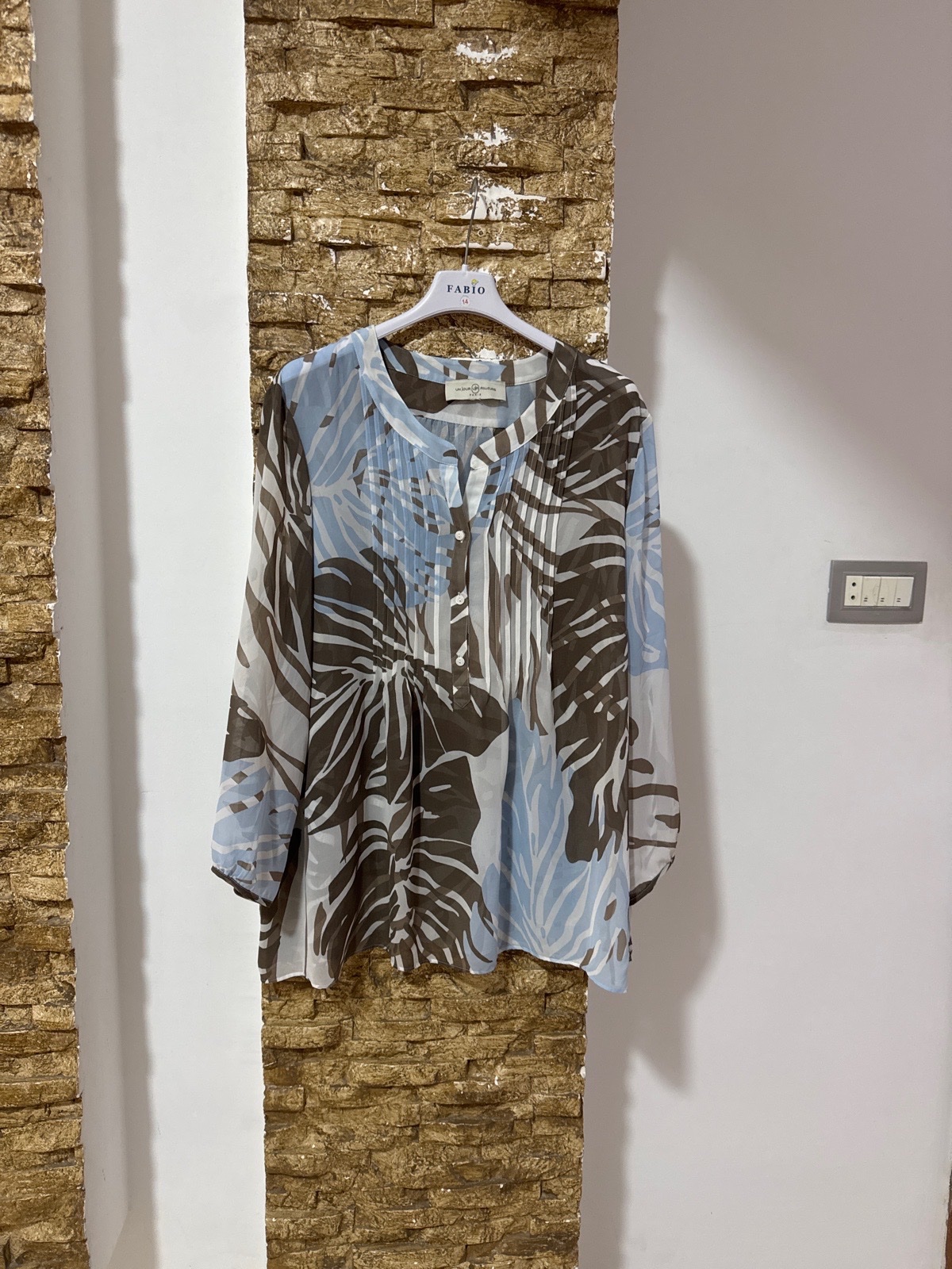 Un jour ailleurs chemise neuf