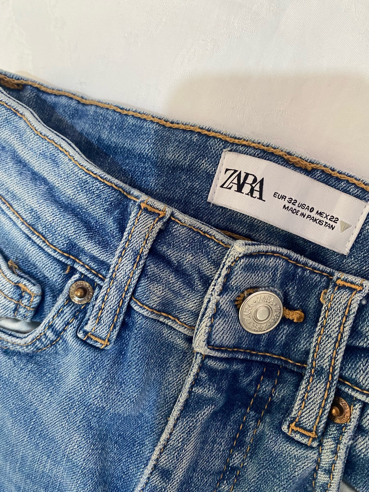 Jean zara taille 32 neuf