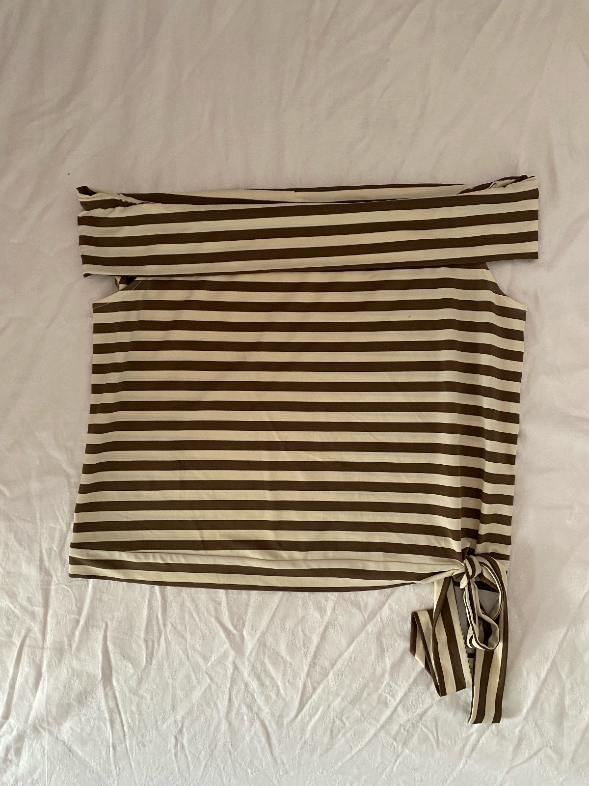 Pull rayè off shoulder taille L