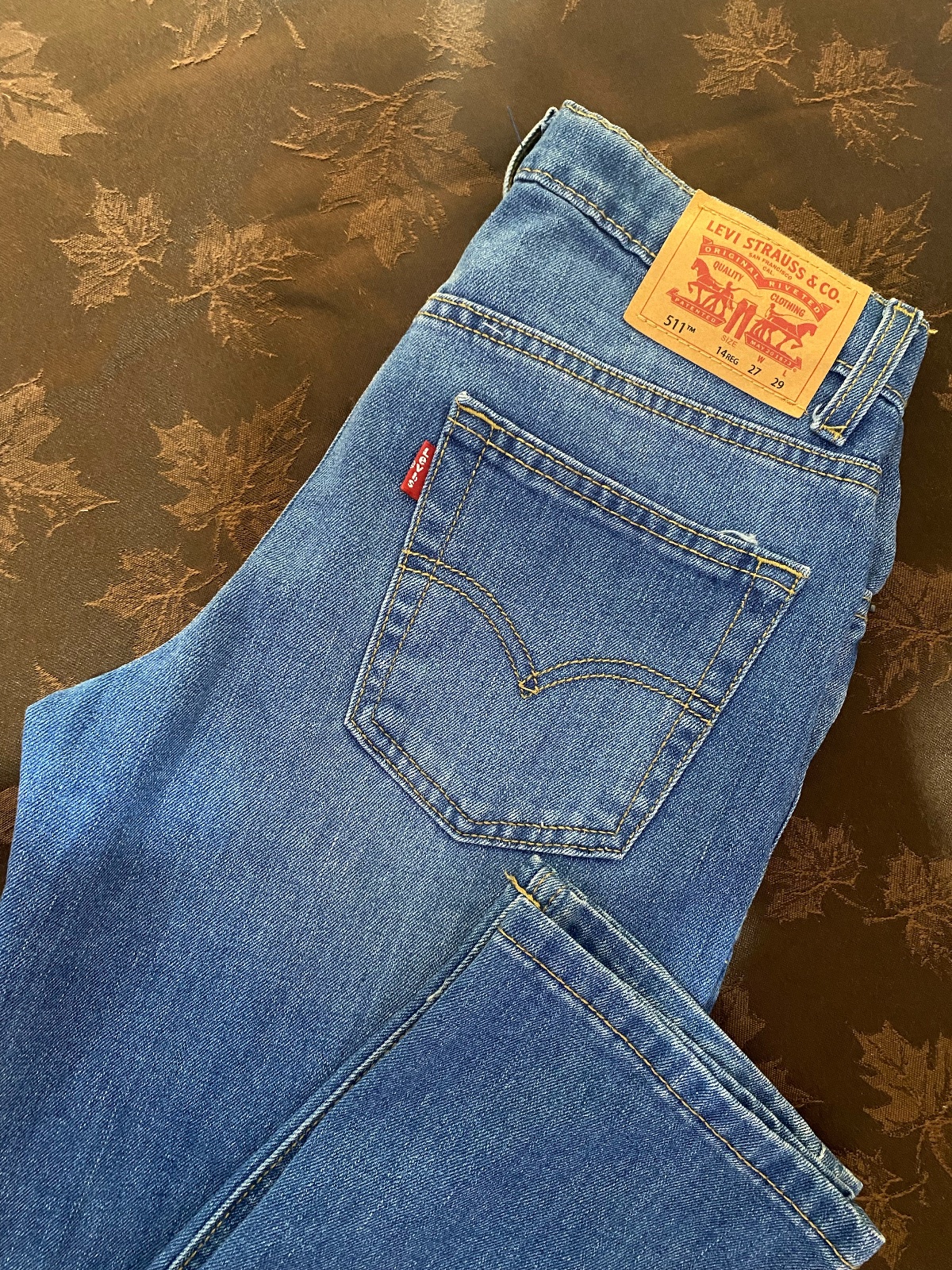 Jean levis stright 511 taille 27 convient a la taille 36 neuf