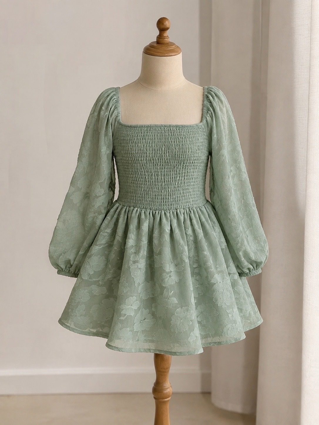 Robe verte coquette taille L