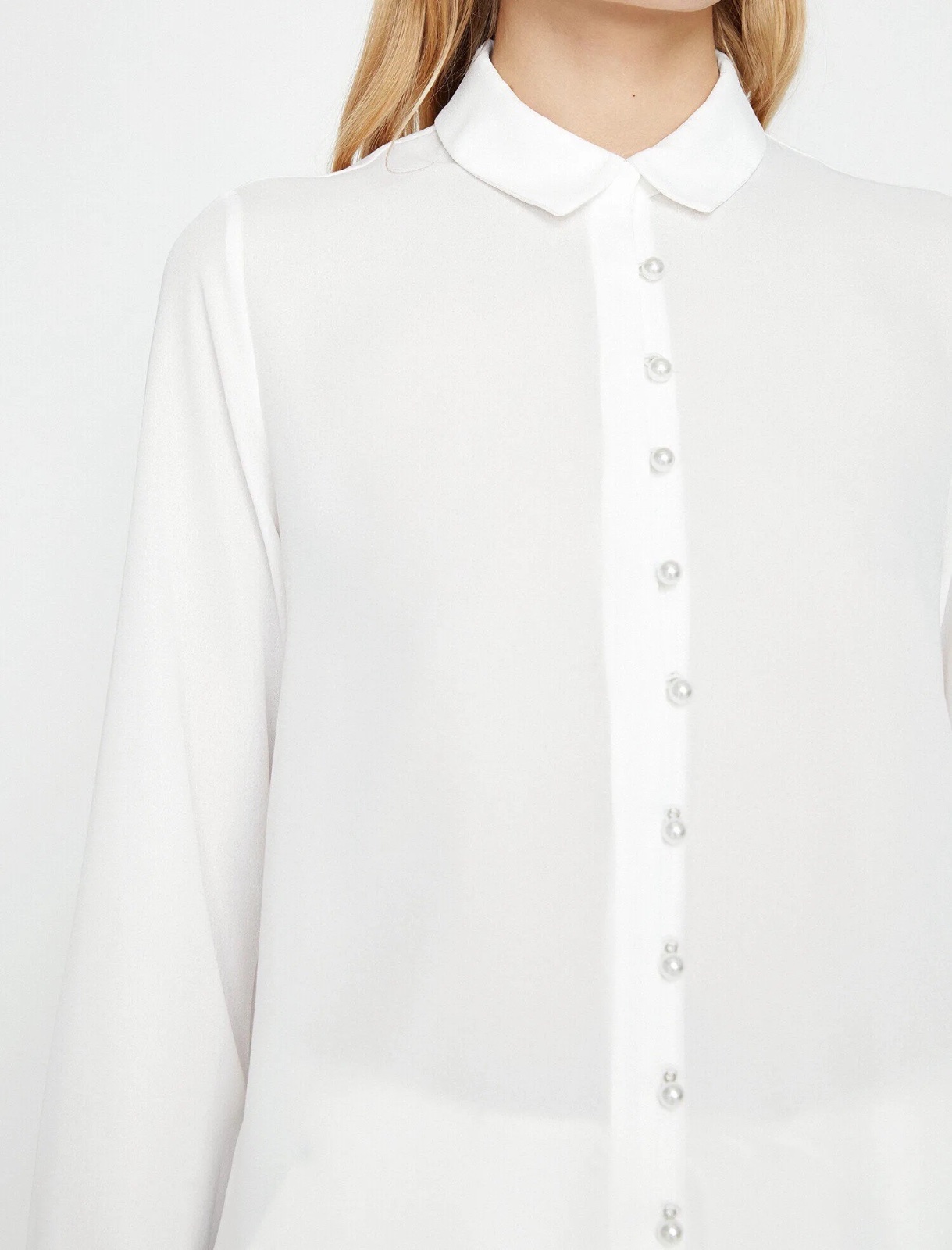 Chemise blanche taille L avec des boutons en perles neuf🤍✨