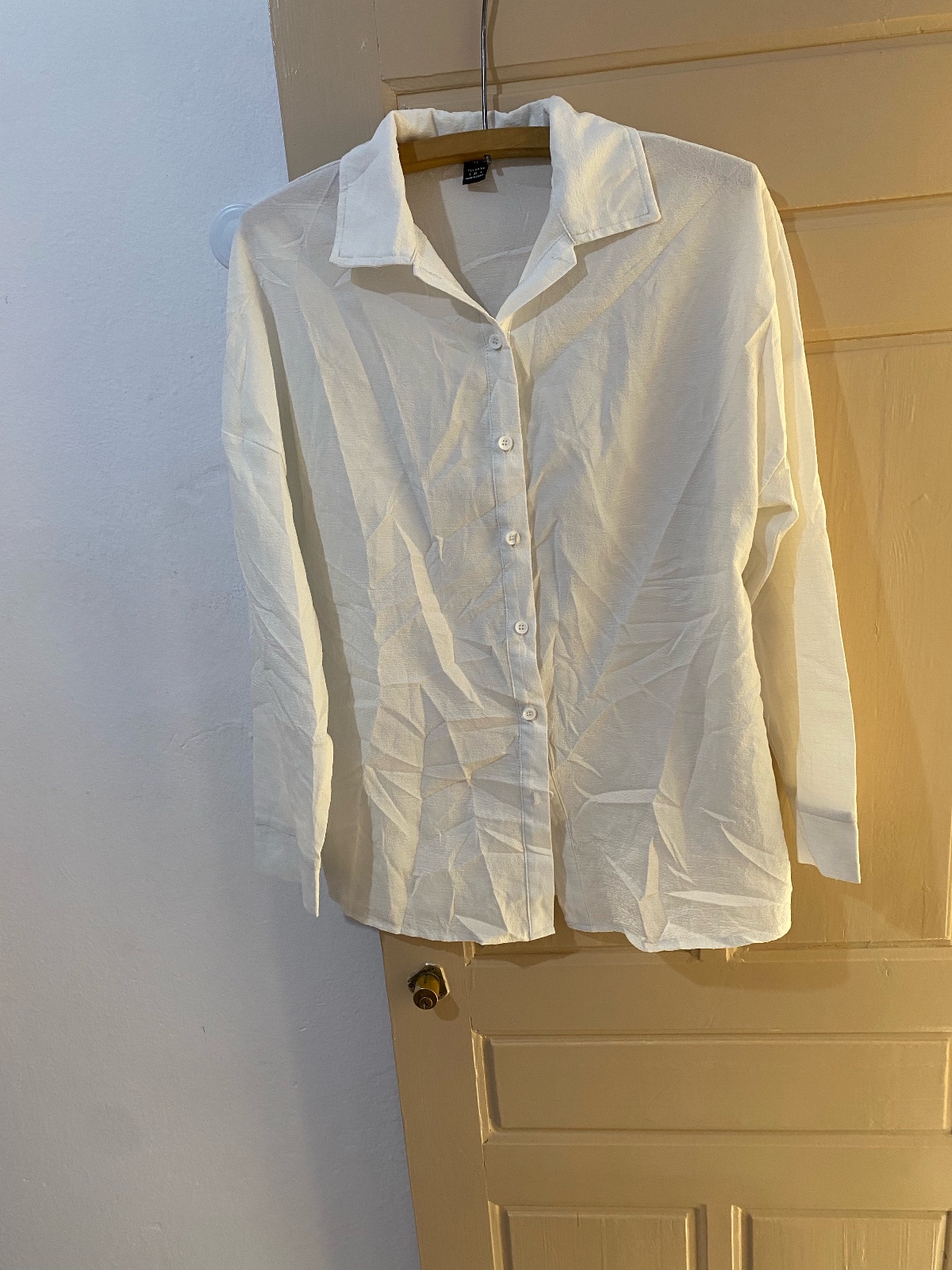 Chemise blanche kamraya taille s de la marque shein