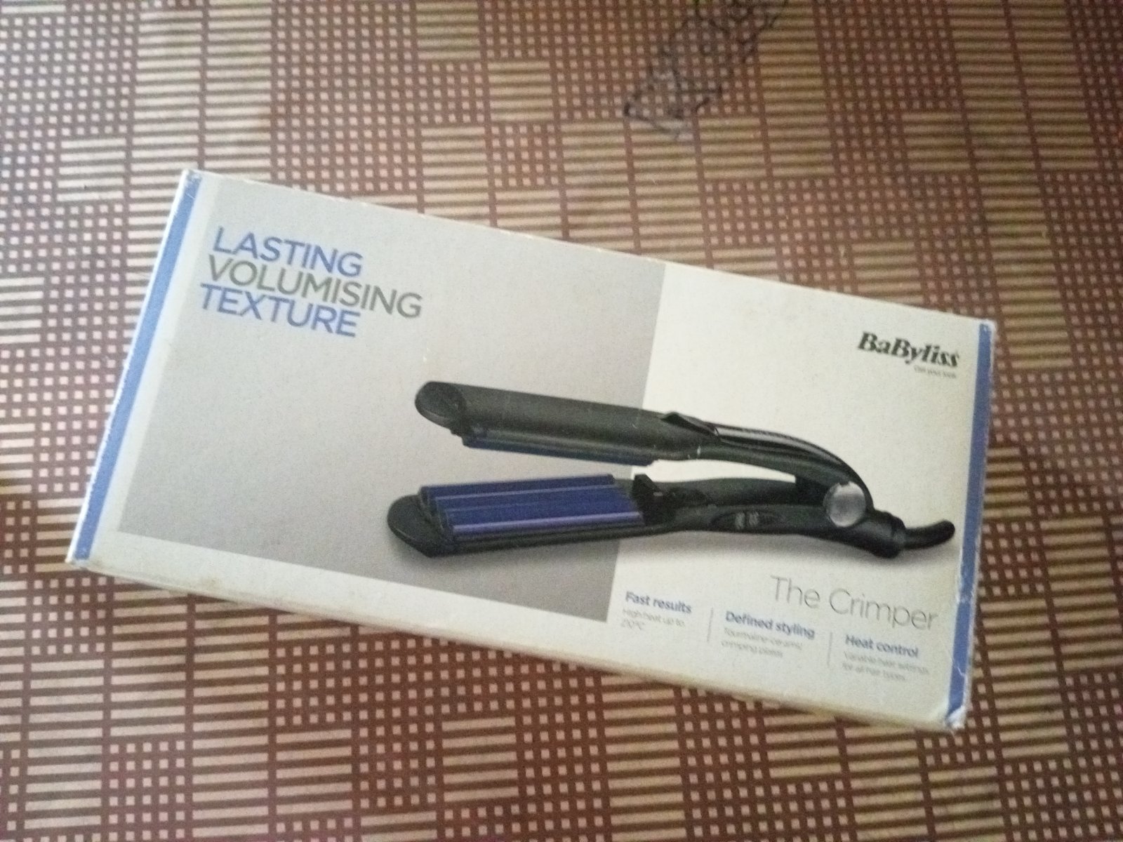 Lasting volumising texture. The crimper