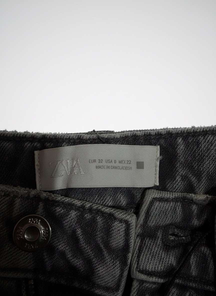 Jean Zara bleu taille 32, très bon état, peu porté
