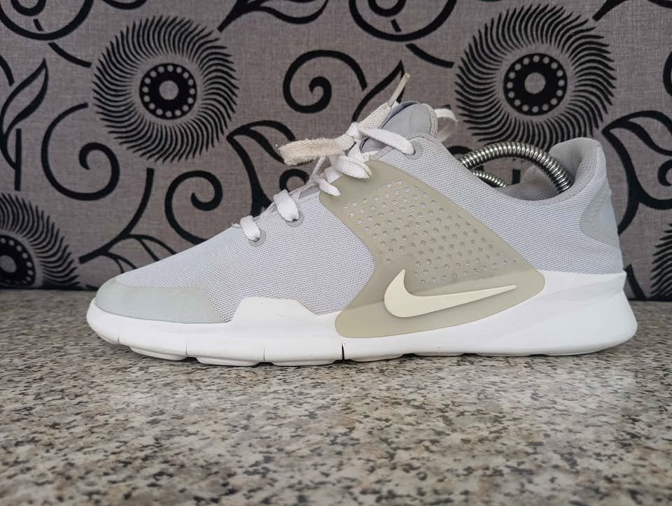 👟 **Nike Arrowz – Homme - Pointure 42**